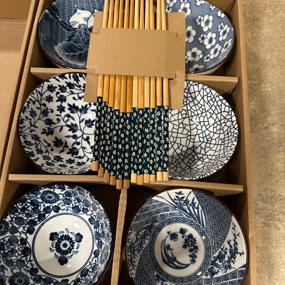 Blue and White Ceramic Bowl Set with Chopsticks